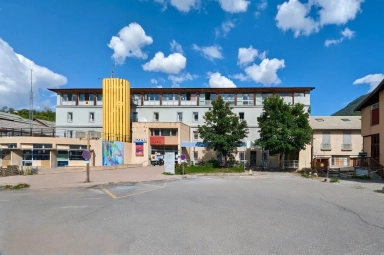 vignette Réhabilitation d’un pôle multiculturel avec conservatoire de musique/danse/théâtre, d’un atelier des beaux-arts, d’un CLSH, d’un cinéma, d’un centre socio-culturel, et d’une salle de spectacles